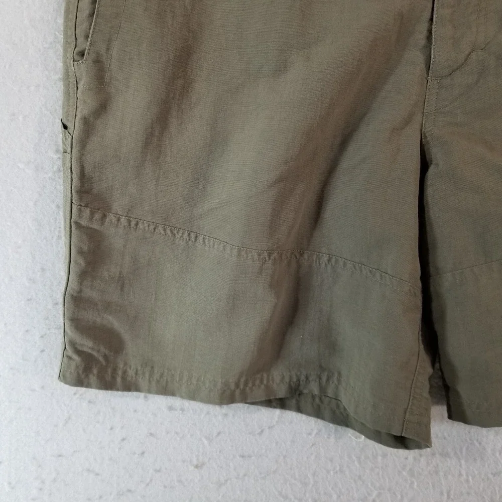 The North Face hiking shorts men's 38x8 khaki green outdoor security pocket